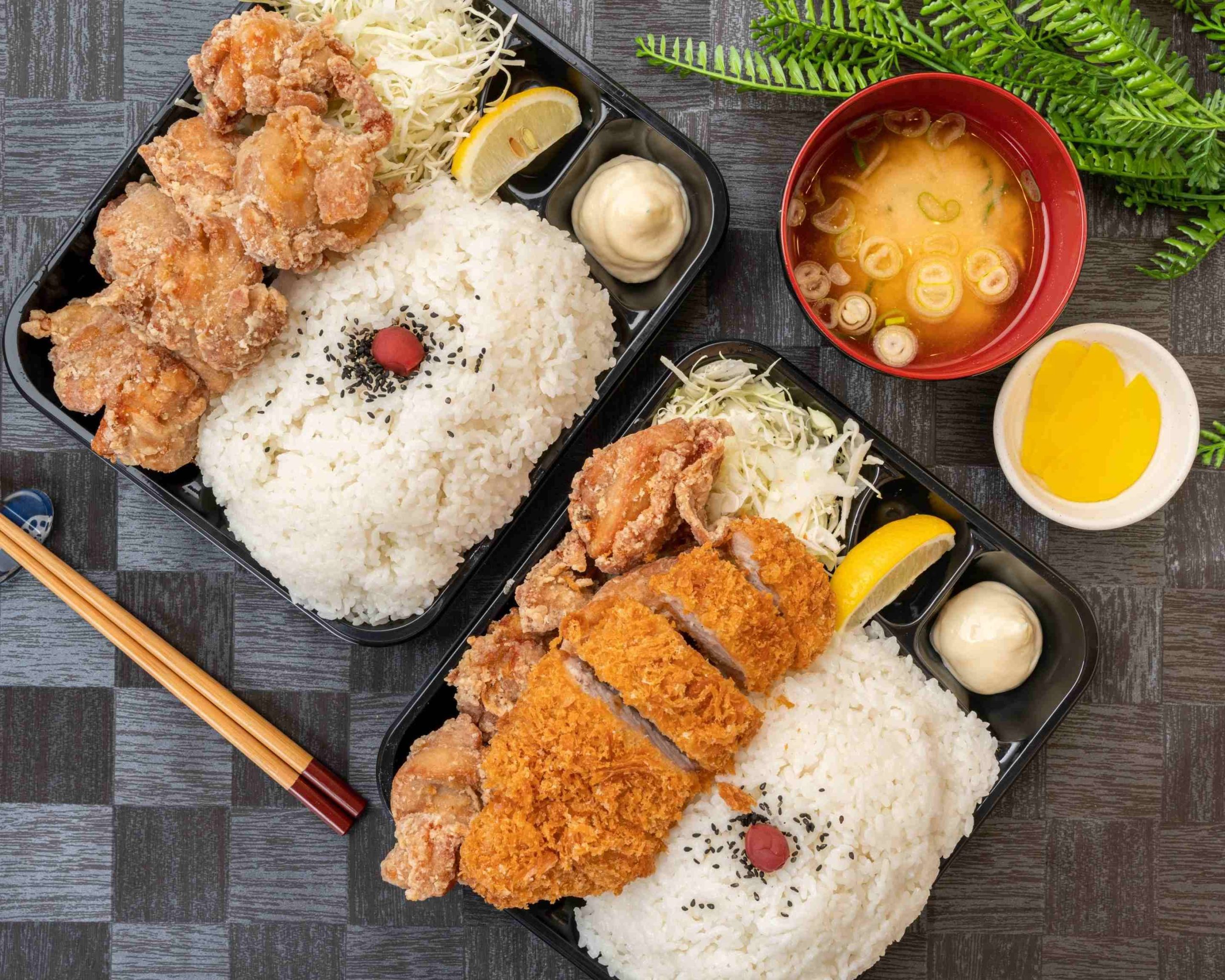 【メガ盛り?】1キロ弁当工房肉MAX!!大盛りからあげお弁当 竹ノ塚駅前店